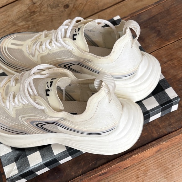 APL Women’s Streamline Sneakers - Picture 5 of 6